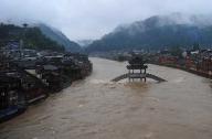 鳳凰古城——屹立于狂風(fēng)暴雨中的建筑藝術(shù)